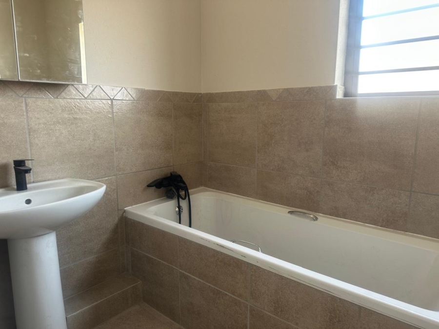 To Let 3 Bedroom Property for Rent in Waterval East North West